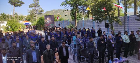 کارگران کارخانه قند یاسوج یاد و خاطره شهید رئیسی را گرامی داشتند