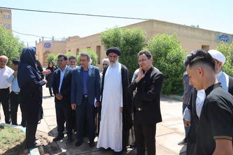 بازدید نماینده ولی فقیه از مرکز تحقیقات و آموزش کشاورزی و منابع طبیعی خوزستان