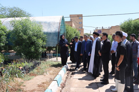 بازدید نماینده ولی ولی فقیه از مركز تحقيقات و آموزش كشاورزی و منابع طبيعی خوزستان