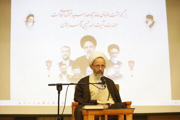 ادعای عهد با خدا بدون ارتباط با ولایت دروغ است / شهید رئیسی مصداق "صَدَقوا ما عاهَدُوا اللَّهَ عَلَیهِ" بود