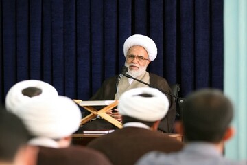 تصاویر/ دیدار نماینده ولی‌فقیه در استان کرمانشاه با طلاب و روحانیون شهرستان اسلام‌آباد غرب