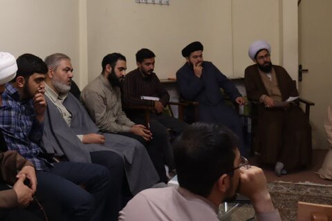 تصاویر/ جلسه تدبر در قرآن  در مدرسه علمیه امام خمینی (ره) ارومیه