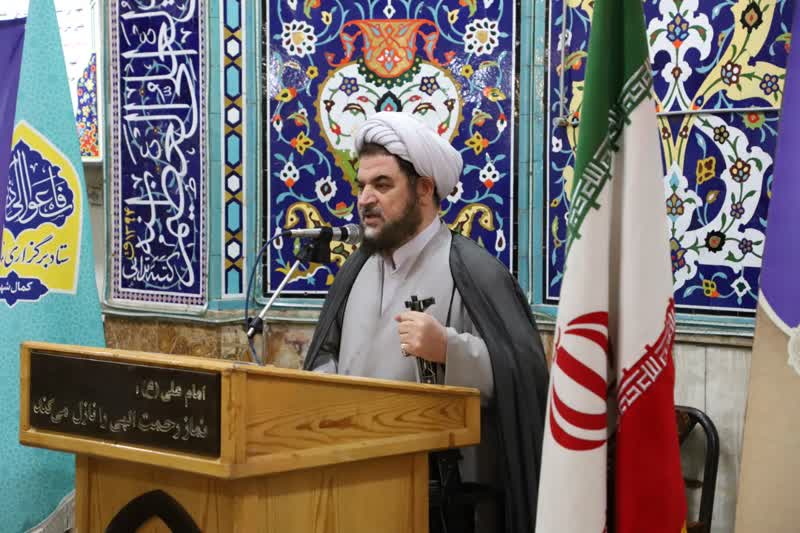 امام خمینی (ره)  انسانی کامل و جامع الاطراف بود