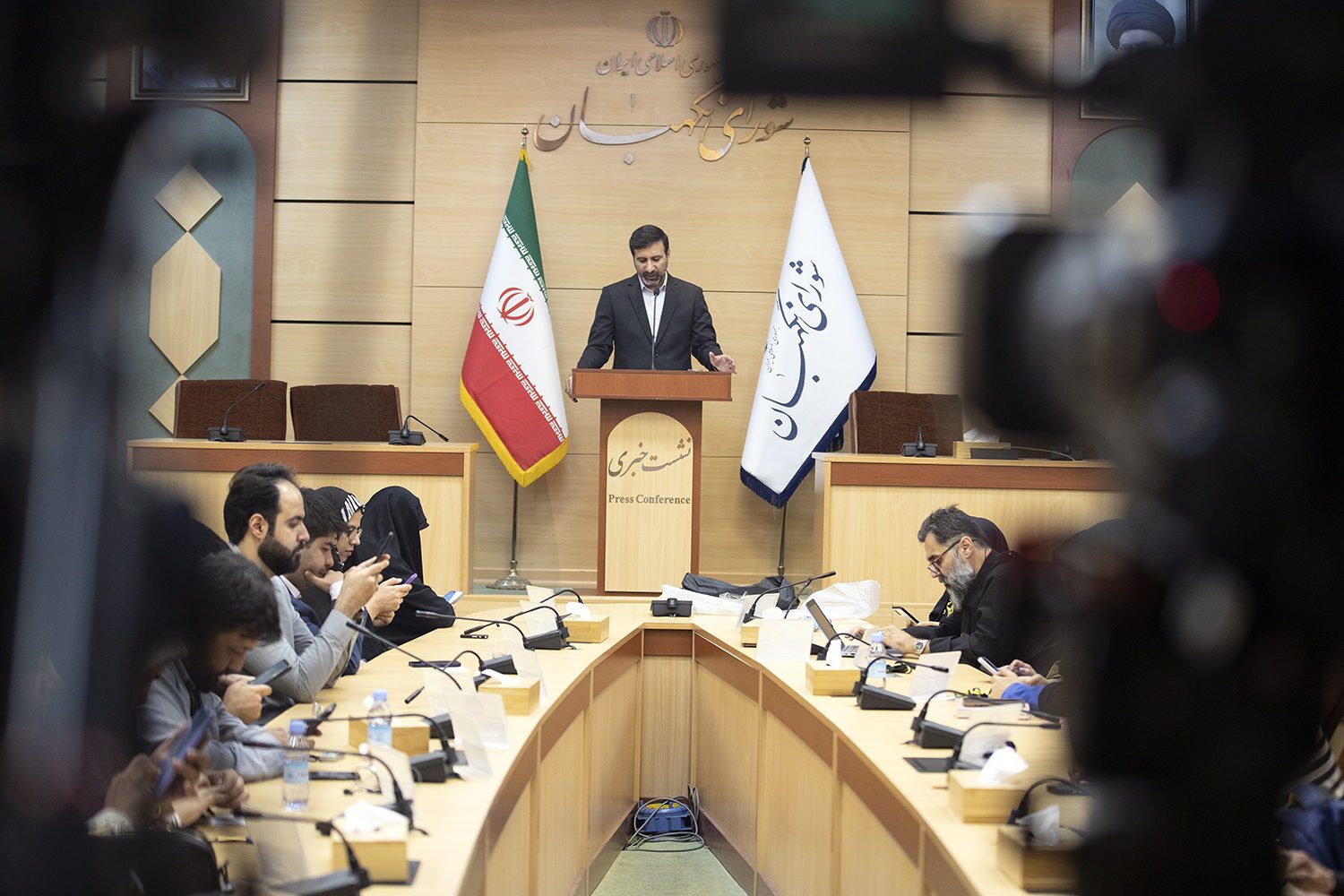 بررسی صلاحیتها طبق قانون انجام میشود/ برگزاری انتخابات الکترونیک در حال بررسی است