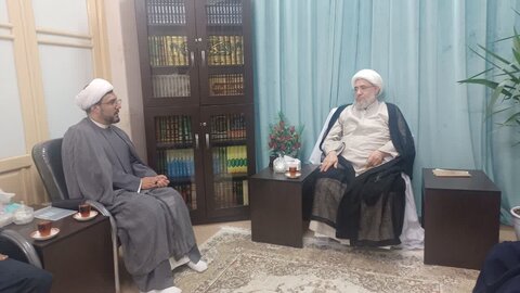 آیت الله محسن اراکی در دیدار با دبیر و اعضای دبیرخانه جایزه شهید صدر