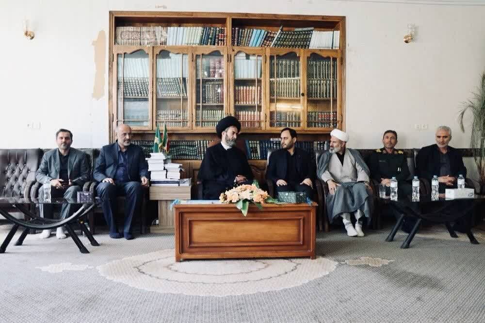 تصاویر/ دیدار سخنگو و دبیر هیأت دولت با امام جمعه اردبیل