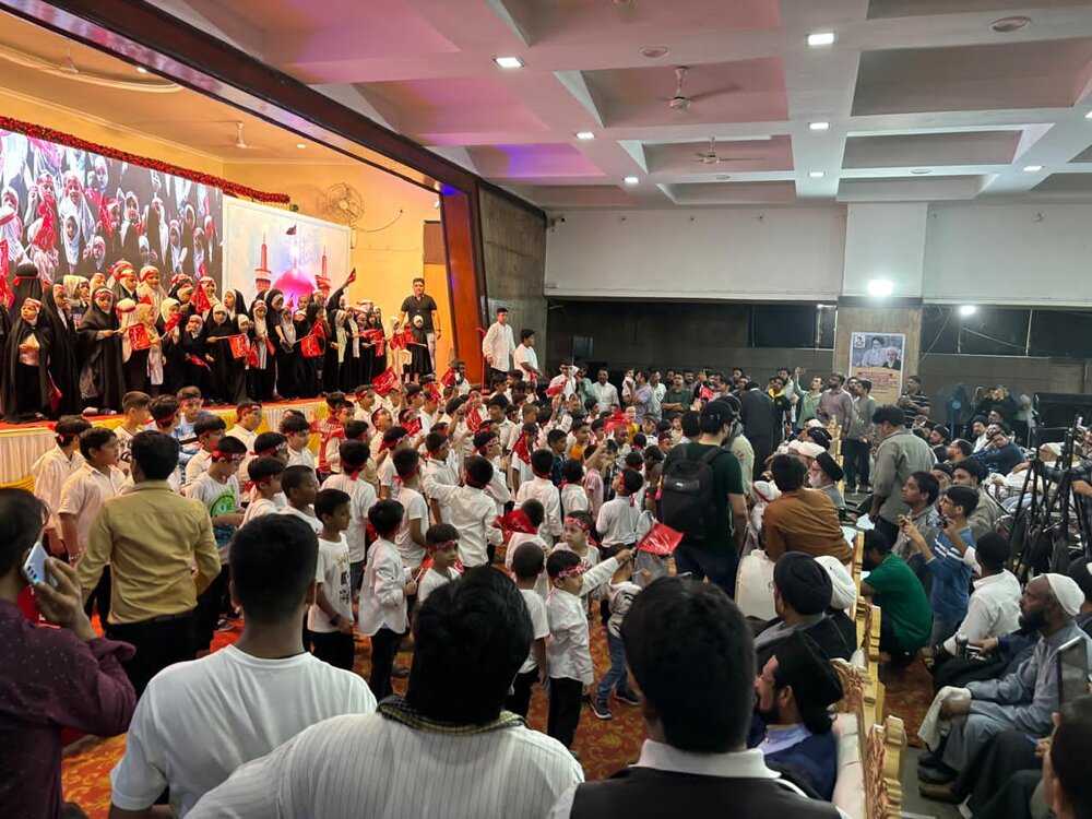 ممبئی میں اثناء عشری یوتھ فاؤنڈیشن کے جانب سے امام خمینی (رح) کی برسی کے موقع پر عظیم الشان تقریب