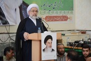 امام خمینی(ره) انقلاب جهانی را به بشر هدیه کرد