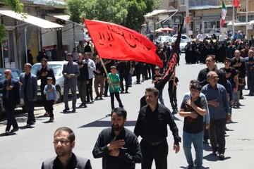 فیلم/ عزاداری خیابانی مردم مؤمن و انقلابی تکاب در سالروز ارتحال جانگداز معمار بزرگ انقلاب حضرت امام خمینی (ره)