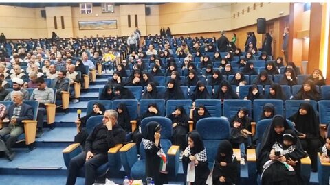 تصاویر/حضور طلاب مدرسه علمیه فاطمه الزهرا سلام الله علیها اراک در همایش کنشگران حجاب و عفاف