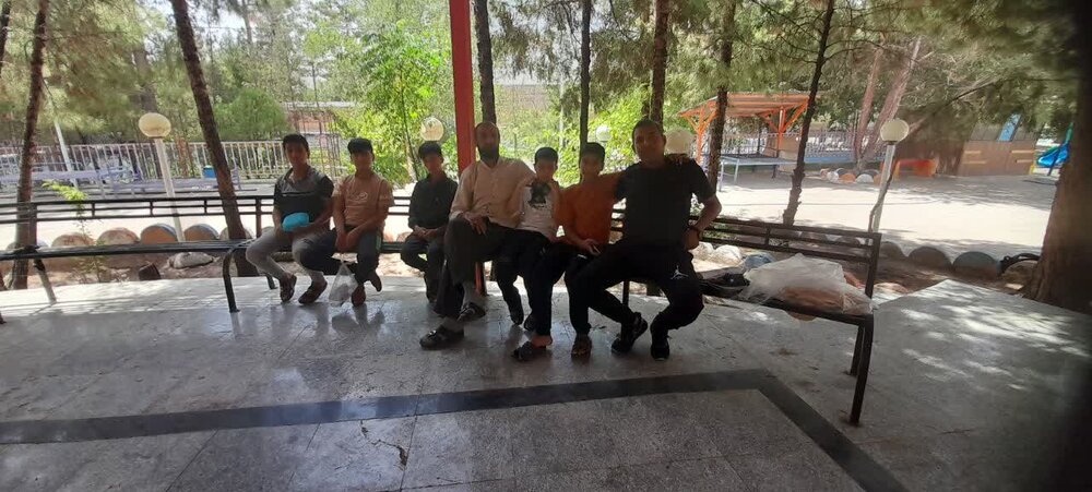 حضور دانش آموزان و فعالان مسجد صاحب الزمان (عج)بندرعباس بر مزار شهید سلیمانی+ عکس