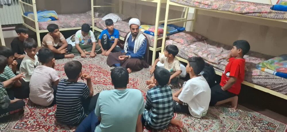 حضور دانش آموزان و فعالان مسجد صاحب الزمان (عج)بندرعباس بر مزار شهید سلیمانی+ عکس