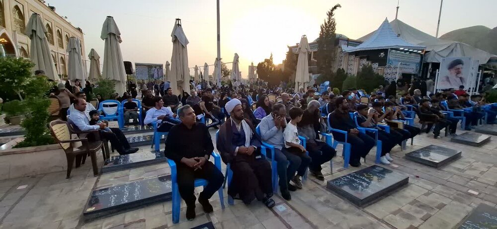 حضور دانش آموزان و فعالان مسجد صاحب الزمان (عج)بندرعباس بر مزار شهید سلیمانی+ عکس