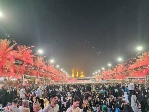 تصاویر/ حال و هوای بین‌الحرمین در شب زیارتی سیدالشهداء