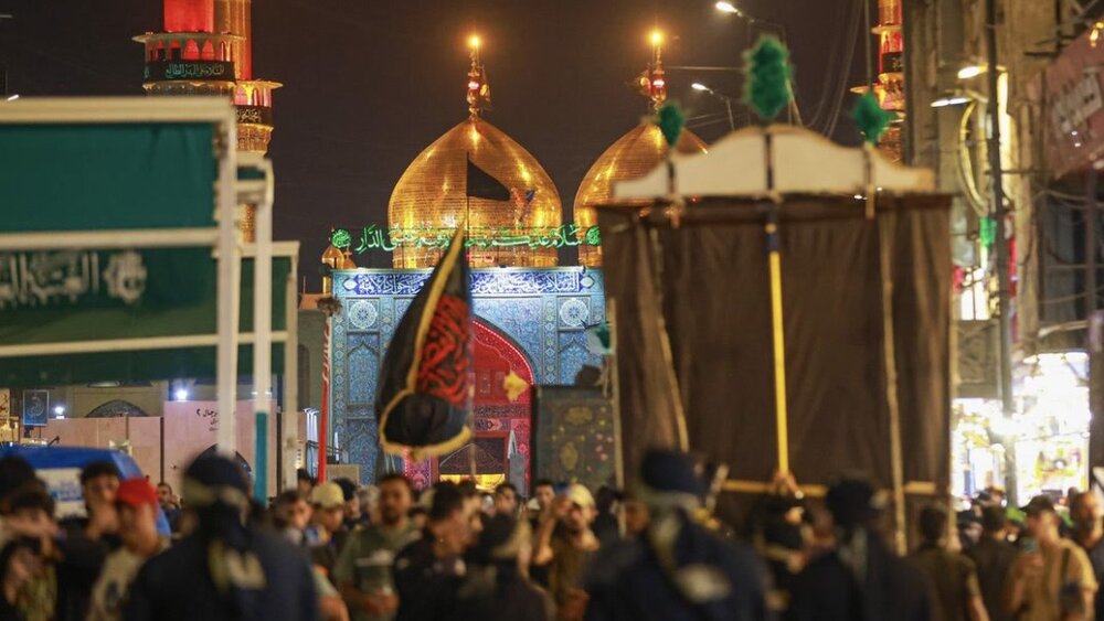 इमाम मुहम्मद तकी (अ) की शहादत के अवसर पर, काज़मैन को काले कपड़ो से ढक गया