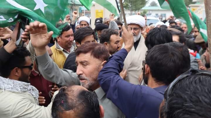 سینیٹر علامہ راجہ ناصر عباس تین روزہ دورے پر سکردو پہنچ گئے؛ سکردو انٹرنیشنل ائیرپورٹ پر پرتپاک استقبال+تصاویر