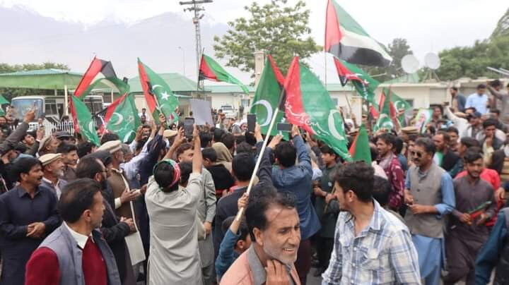 سینیٹر علامہ راجہ ناصر عباس تین روزہ دورے پر سکردو پہنچ گئے؛ سکردو انٹرنیشنل ائیرپورٹ پر پرتپاک استقبال+تصاویر