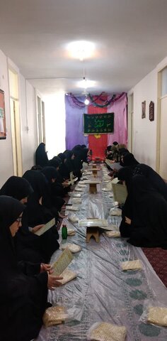 تصاویر/برگزاری سفره ام البنین در مدرسه علمیه الهیه ساوه