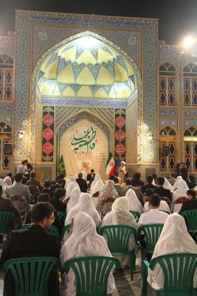 برگزاری جشن ازدواج ۱۲۰ زوج جوان در حرم هلال بن علی (ع) آران و بیدگل+ عکس