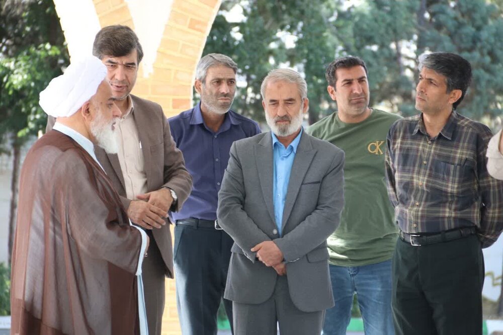 خبرگزاری حوزه - تصاویر/ بازدید امامجمعه آبیک از محل احداث چایخانه امام ...