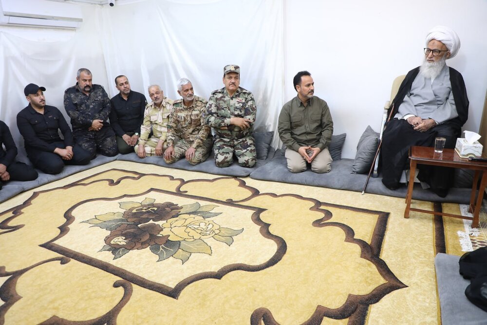 नजफ मे हश्शुद शाअबी के सदस्यो के एक प्रतिनिधिमंडल की आयतुल्लाहिल उज़्मा हाफ़िज़ बशीर नजफ़ी से मुलाकात किया/फोटो नजफ मे हश्शुद शाअबी के सदस्यो के एक प्रतिनिधिमंडल की आयतुल्लाहिल उज़्मा हाफ़िज़ बशीर नजफ़ी से मुलाकात किया/फोटो