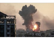इज़रायली लड़ाकू विमान के ज़रिए गाज़ा में एक घर पर हमला जिसनें 6 लोग शहीद हो गए
