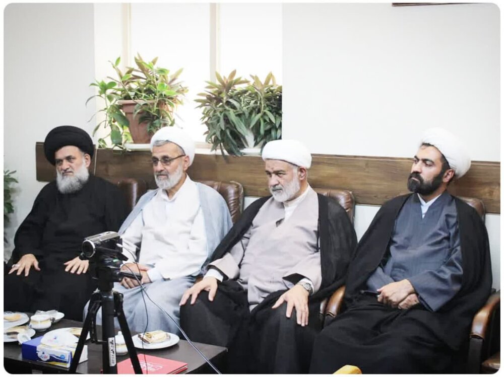 دیدار مدیر و اساتید مدرسه علمیه امام خمینی(ره) گرگان با آیتالله اشرفی شاهرودی در مشهد+ عکس