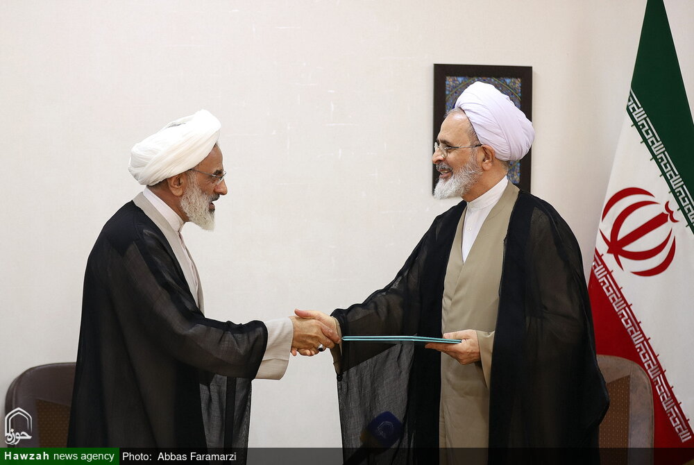 हौज़ा इलमिया के संरक्षक और सिपाह में वली फ़क़ीह के प्रतिनिधि के बीच समझौता ज्ञापन पर हस्ताक्षर