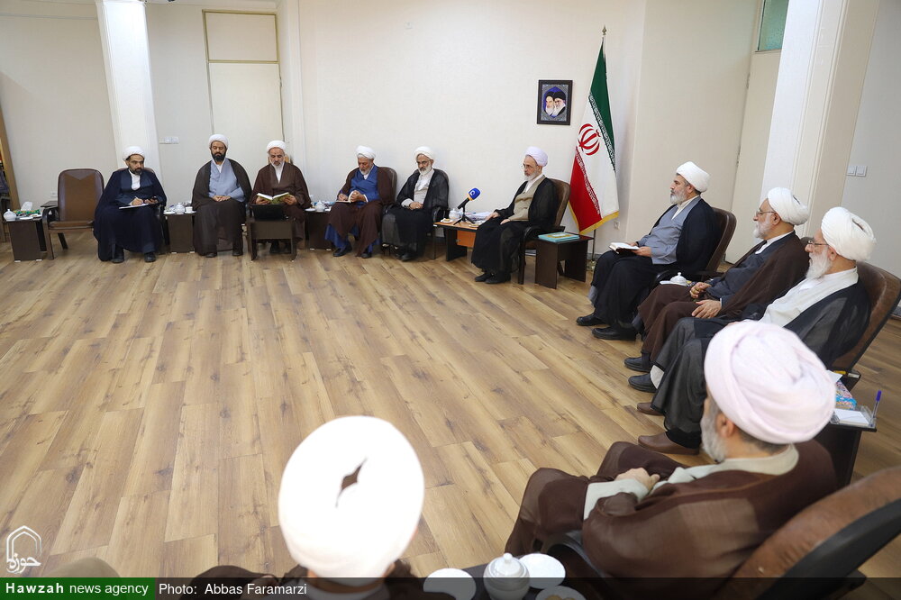 हौज़ा इलमिया के संरक्षक और सिपाह में वली फ़क़ीह के प्रतिनिधि के बीच समझौता ज्ञापन पर हस्ताक्षर