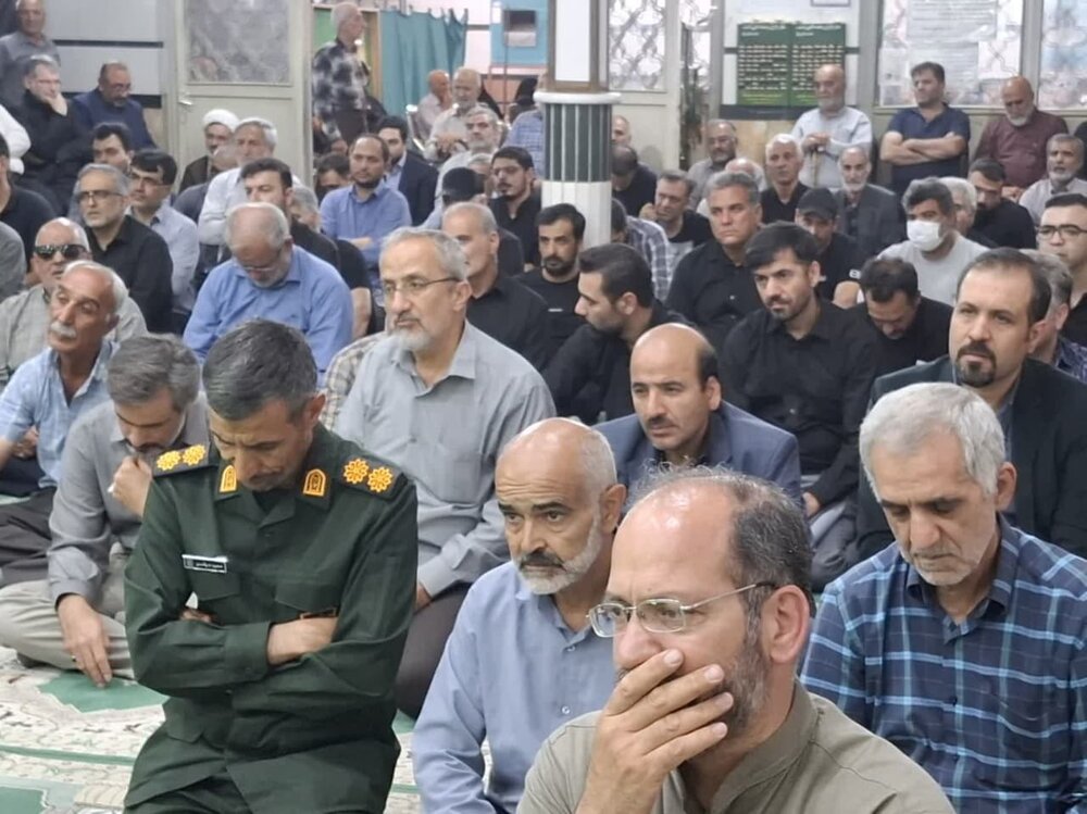 پیکر پدر شهید نائینی در کاشان تشییع شد