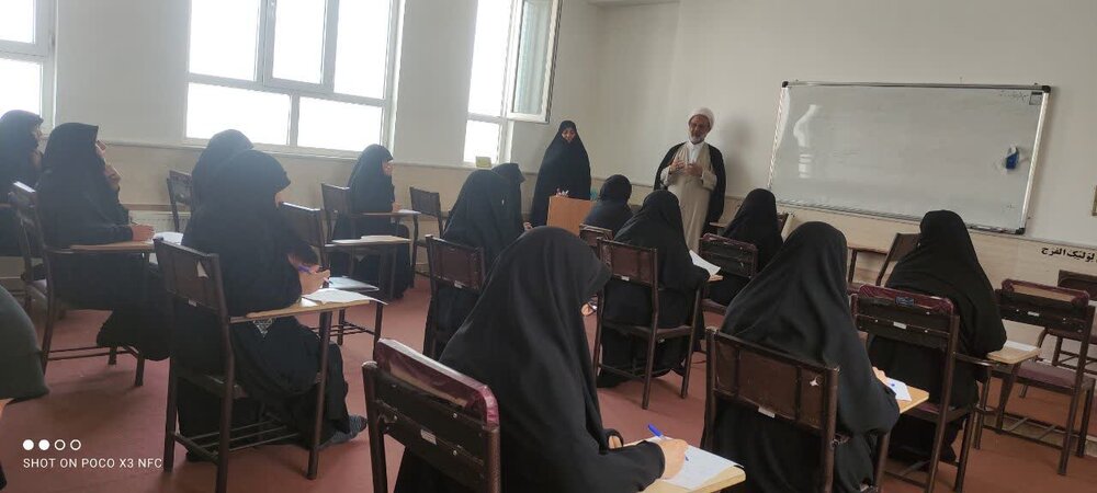 بازدید مدیر و معاون آموزش حوزه علمیه خواهران استان یزد از دو حوزه امتحانی