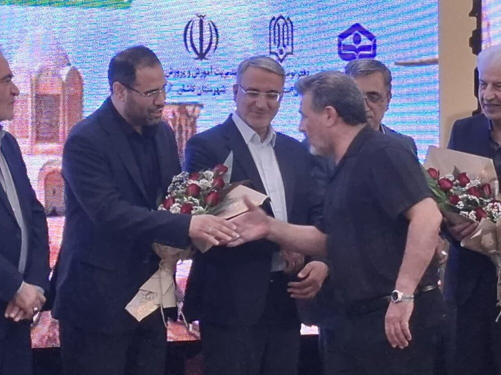 کلنگ مجتمع هنرستان های مرکز جامع مهارت آموزی کشور در کاشان به زمین زده شد