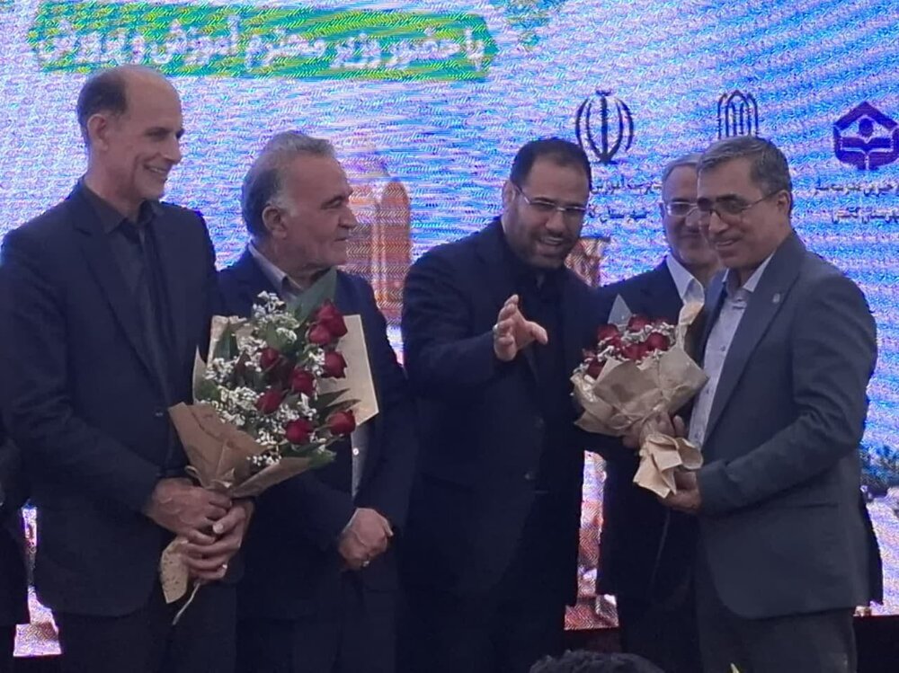 کلنگ مجتمع هنرستان های مرکز جامع مهارت آموزی کشور در کاشان به زمین زده شد