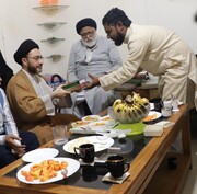 तस्वीरें / अल्लामा शहंशाह हुसैन नकवी की लखनऊ में तंज़ीम अल मकातिब में विद्वानों और छात्रों के साथ मुलाक़ात