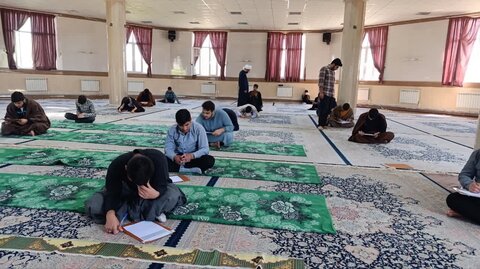 تصاویر/ برگزاری امتحانات ترم دوم سال تحصیلی ۱۴۰۲ - ۱۴۰۳ در مدرسه علمیه امام علی علیه السلام شهرستان سلماس