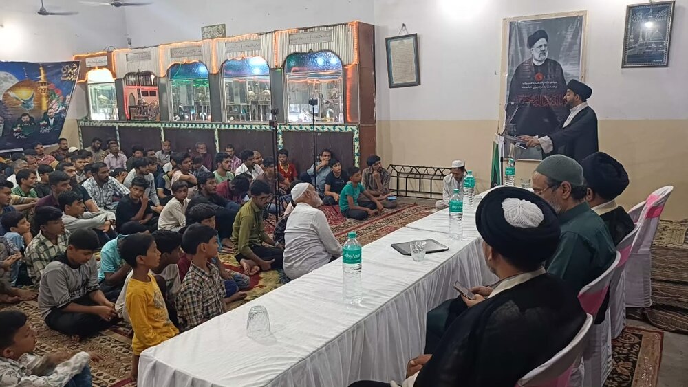 जुन्नैर में शोहदा ए ख़िदमत और इमाम खुमैनी (र) की याद में सेमिनार का आयोजन