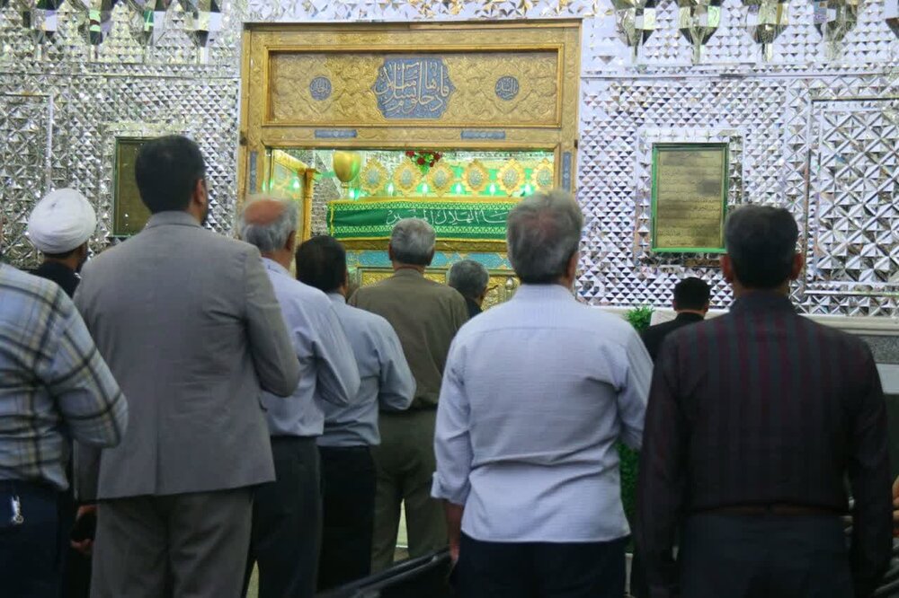 ضریح مطهر حضرت هلال بن علی (ع) غبارروبی و عطر افشانی شد