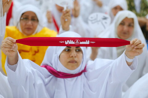 الحجاج الايرانيون يقيمون مراسم البراءة من المشركين في وقفة عرفات