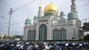 المسلمون يؤدون صلاة عيد الأضحى في مسجد موسكو الكبير
