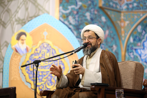 تصاویر/ عزاداری زائران حرم مطهر حضرت معصومه (س) برای حضرت مسلم(ع)