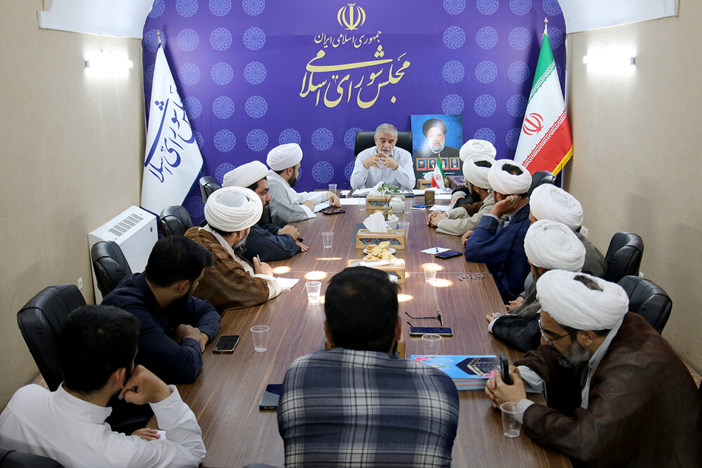 فعالیت طلاب به کلاس درس خلاصه نشود