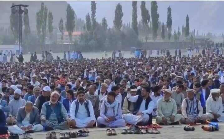 سکردو؛ مرکزی امامیہ عیدگاہ میں نمازِ عید الضحیٰ کی مناسبت سے فرزندانِ توحید کا عظیم الشان اجتماع+تصاویر