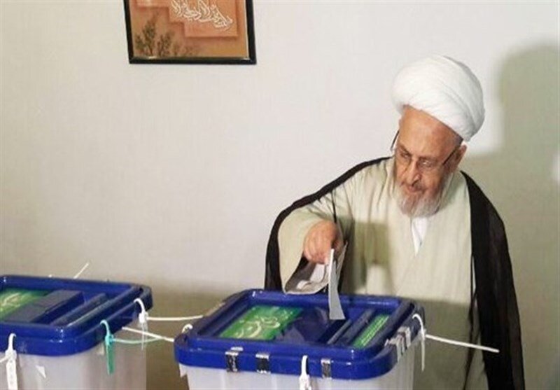 चुनावों में भाग लेने के हवाले से मराज ए तकलीद की नज़र / इस्लामिक गणराज्य के चुनावों में भाग लेना शरई, इस्लामी और इलाही फ़रीज़ा है