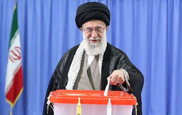 चुनावों में भाग लेने के हवाले से मराज ए तकलीद की नज़र / इस्लामिक गणराज्य के चुनावों में भाग लेना शरई, इस्लामी और इलाही फ़रीज़ा है