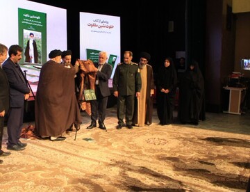 رونمایی از کتاب خلوت نشین ملکوت در لرستان