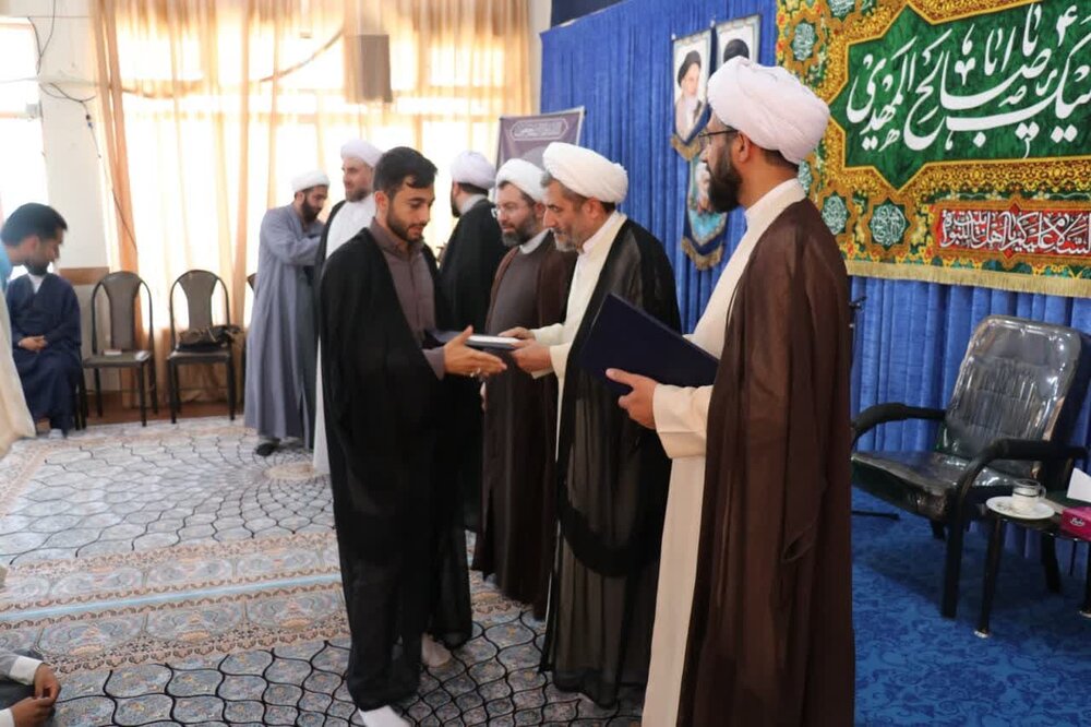 تجلیل از طلاب برگزیده مدارس علمیه شرق استان گلستان