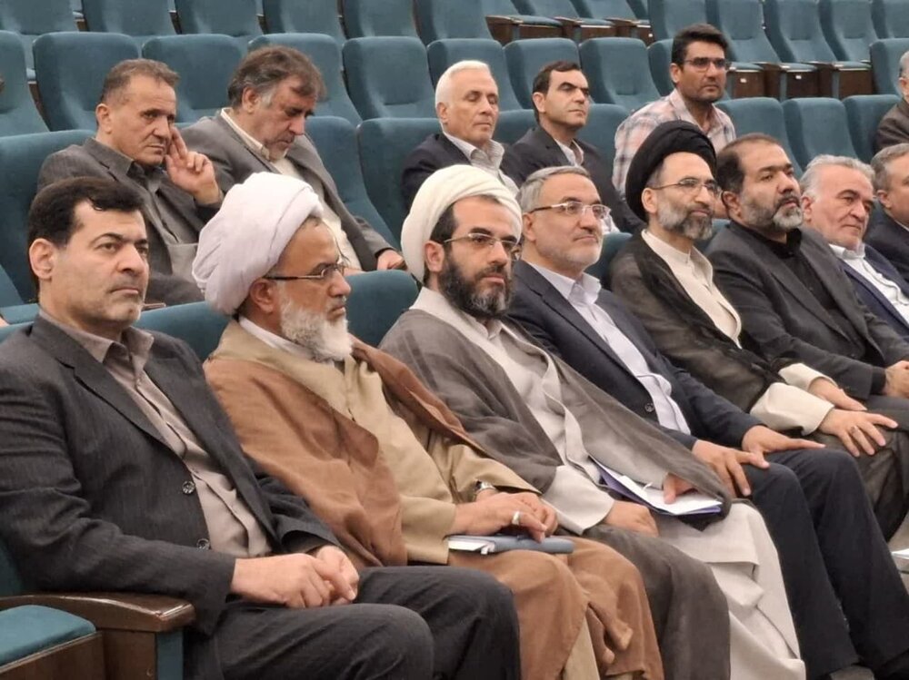 کشورمان نیاز به مدیران متخصص، متعهد و جهادی دارد