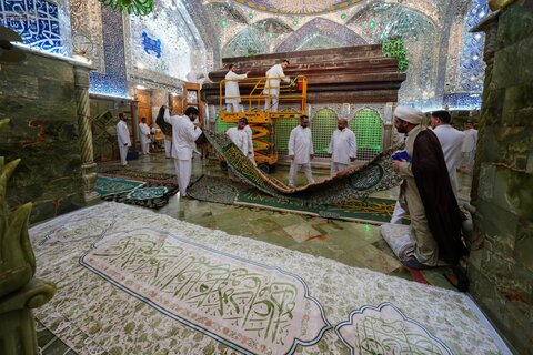 غسل وتزيين أروقة الضريح الطاهر للمولى أمير المؤمنين (عليه السلام)