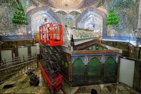 غسل وتزيين أروقة الضريح الطاهر للمولى أمير المؤمنين (عليه السلام)