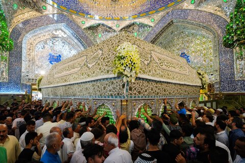 غسل وتزيين أروقة الضريح الطاهر للمولى أمير المؤمنين (عليه السلام)